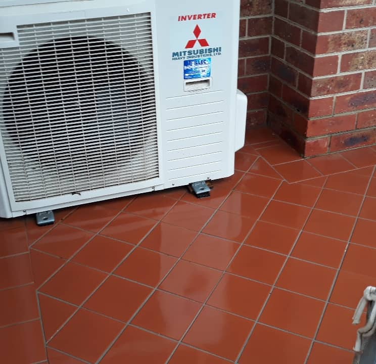 Outdoor cleaning of tiles